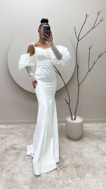 Vestido de noche blanco de lentejuelas con tirantes de cuerda en el pecho