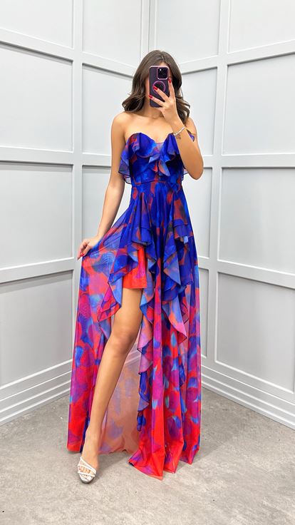 فستان سهرة فوشيا بدون حمالات ومكشكش