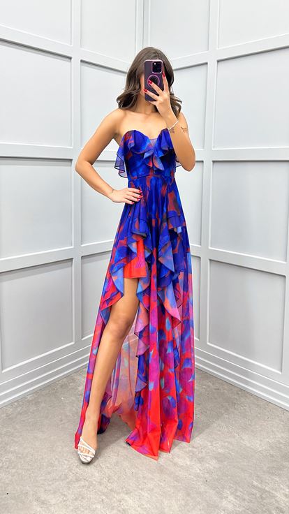 فستان سهرة فوشيا بدون حمالات ومكشكش