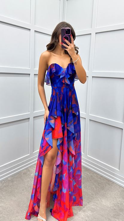 فستان سهرة فوشيا بدون حمالات ومكشكش