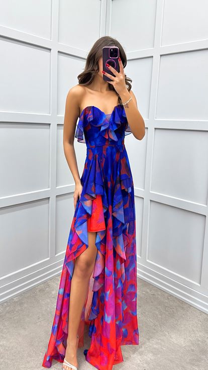 فستان سهرة فوشيا بدون حمالات ومكشكش