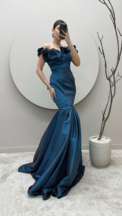 Petrol Straplez Göğsü Gül Detay Abiye Elbise