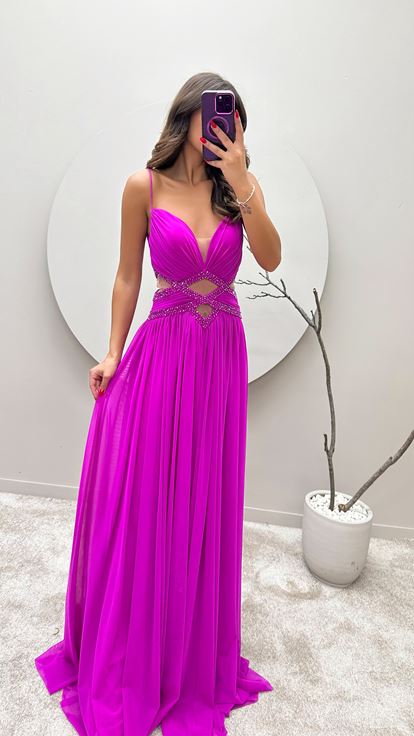 Fuchsiafarbenes Abendkleid mit Seilträgern und transparenter Taille