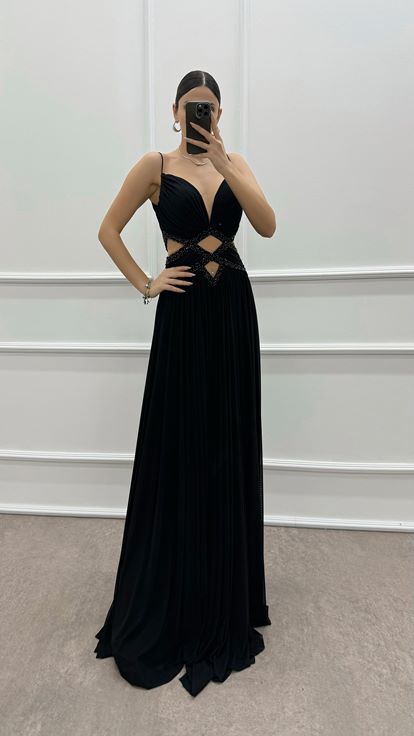 Schwarzes Abendkleid mit Seilträgern und transparenter Taille