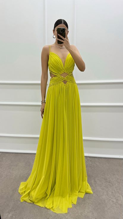 Gelbes Abendkleid mit Seilträgern und transparenter Taille