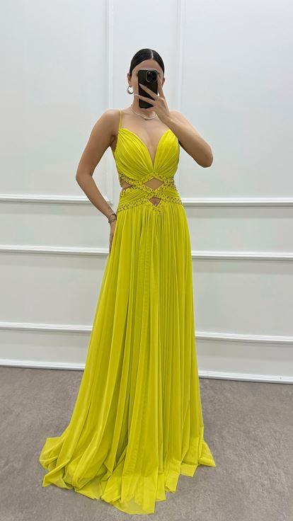 Gelbes Abendkleid mit Seilträgern und transparenter Taille