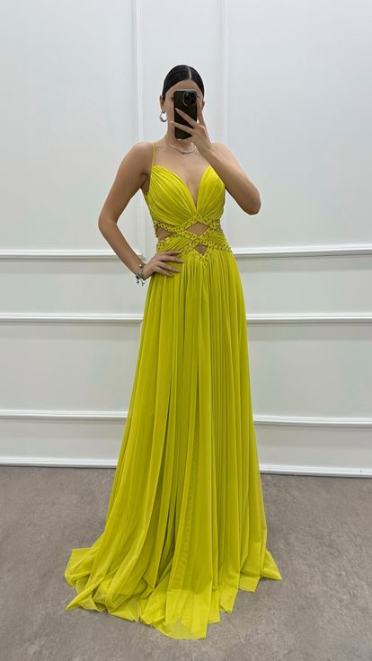 Gelbes Abendkleid mit Seilträgern und transparenter Taille
