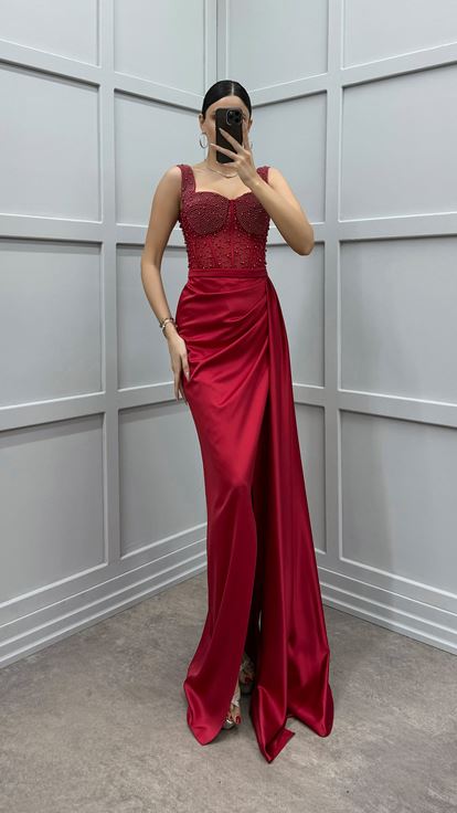 Kırmızı Göğsü Boncuk İşlemeli Transparan Abiye Elbise