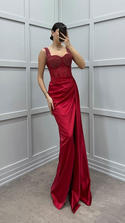 Kırmızı Göğsü Boncuk İşlemeli Transparan Abiye Elbise