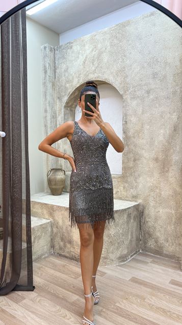 Cleativity anthracite V -neck Detail Detail Equal Special Embroidered Design Dress