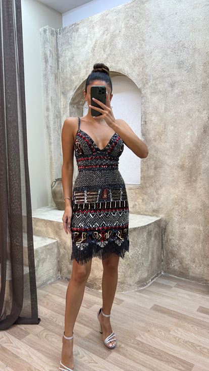 Siyah İp Askılı Özel İşlemeli Saçaklı Tasarım Elbise