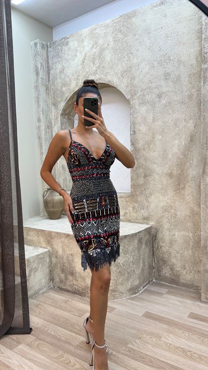 Siyah İp Askılı Özel İşlemeli Saçaklı Tasarım Elbise