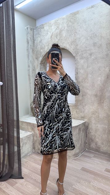 Grade black V -neck special embroidered design dress