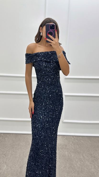 Vestido de diseño de lentejuelas con cuello Madonna azul marino