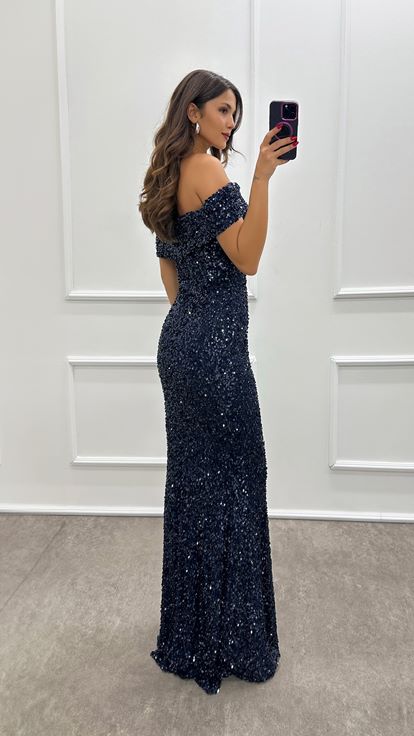 Vestido de diseño de lentejuelas con cuello Madonna azul marino