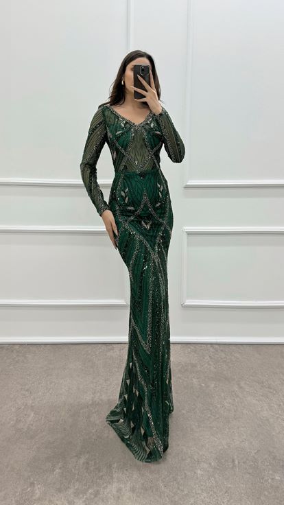 Smaragdgrünes Designer Kleid mit V Ausschnitt und Stickereien