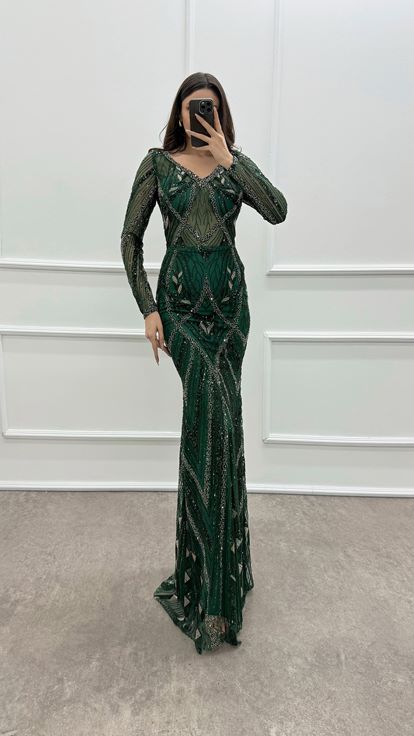 Smaragdgrünes Designer Kleid mit V Ausschnitt und Stickereien