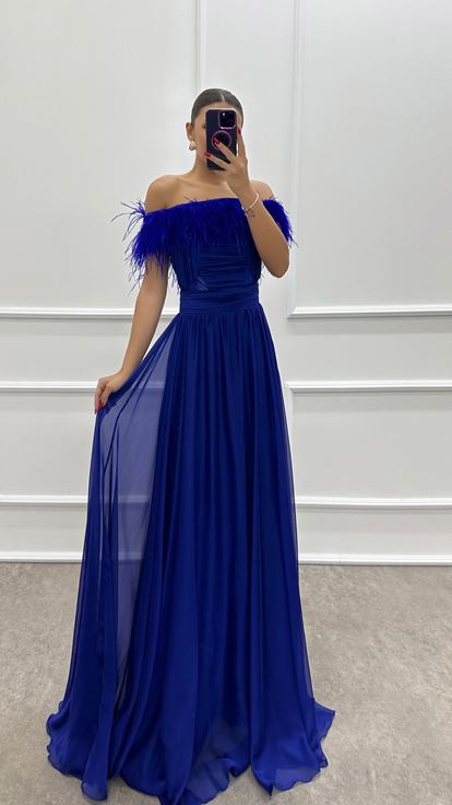 فستان ساكس بدون حمالات مع صدر من التول وخصر شفاف