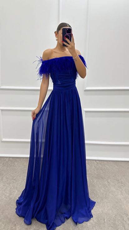 فستان ساكس بدون حمالات مع صدر من التول وخصر شفاف