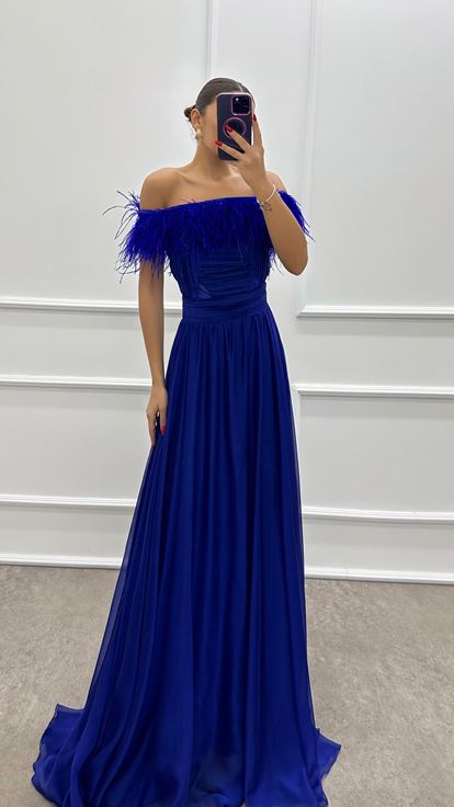 فستان ساكس بدون حمالات مع صدر من التول وخصر شفاف