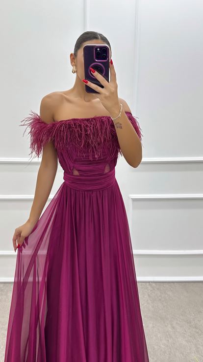 فستان بلون البرقوق بدون حمالات مع صدر من التول وخصر شفاف