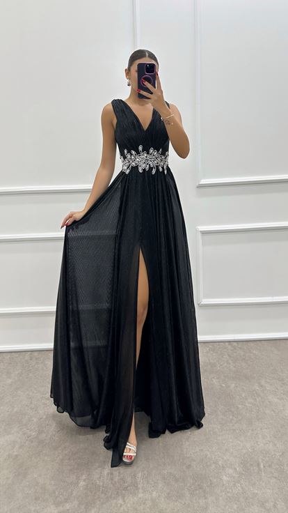 Siyah V Yaka Beli İşlemeli Tasarım Elbise