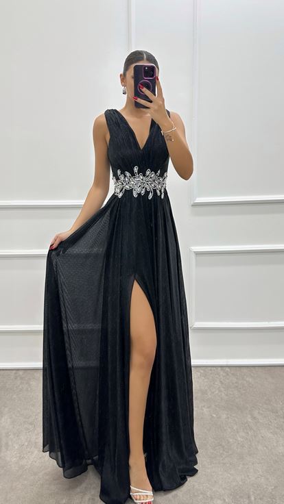 Siyah V Yaka Beli İşlemeli Tasarım Elbise