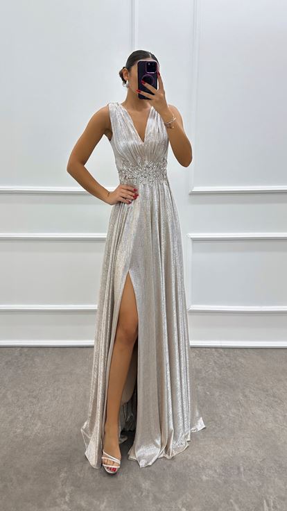 Bej V Yaka Beli İşlemeli Tasarım Elbise