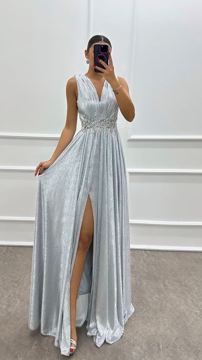 Gri V Yaka Beli İşlemeli Tasarım Elbise