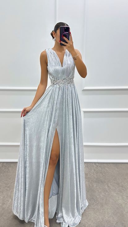 Gri V Yaka Beli İşlemeli Tasarım Elbise