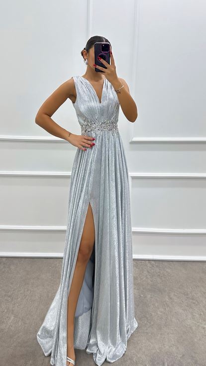 Gri V Yaka Beli İşlemeli Tasarım Elbise