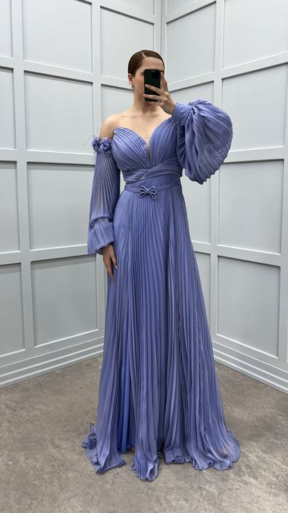 Bebe Mavi Omuzları Güllü Pliseli Büyük Beden Abiye