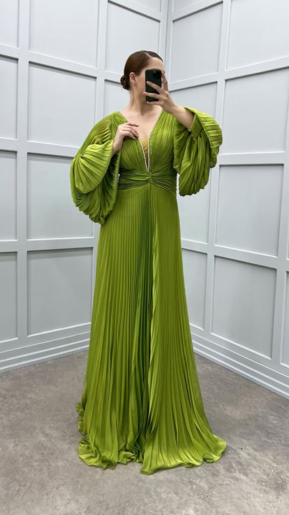 فستان سهرة أخضر بأكمام بالونية مطوية بمقاسات كبيرة