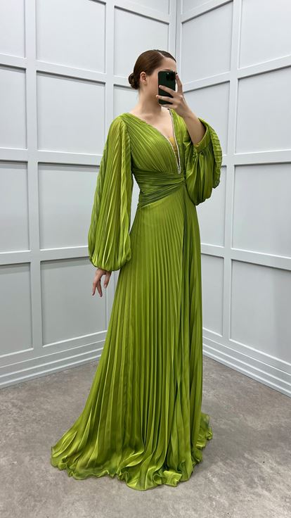 فستان سهرة أخضر بأكمام بالونية مطوية بمقاسات كبيرة