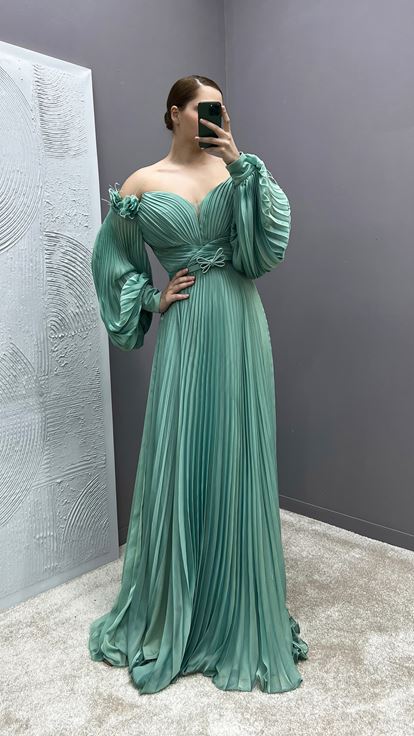 Mint Yeşili Omuzları Gül Detay Pliseli Büyük Beden Elbise