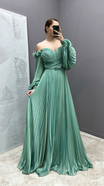 Mint Yeşili Omuzları Gül Detay Pliseli Büyük Beden Elbise