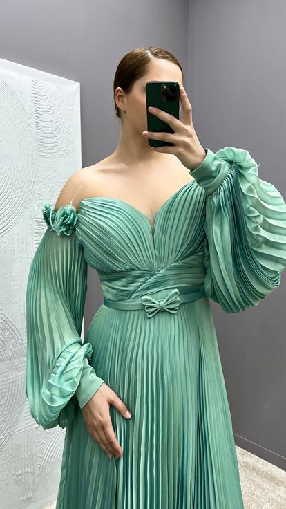Mint Yeşili Omuzları Gül Detay Pliseli Büyük Beden Elbise