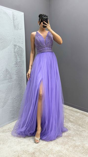 Robe bustier lilas en tulle brodé sur la poitrine