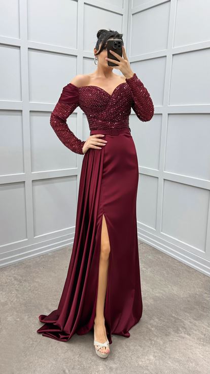 Robe de soirée en satin de pierre bordeaux à épaules