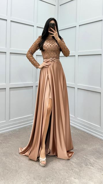 Tile Chest And Sleeves Embroidered Evening Dress