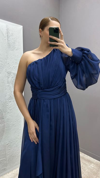 فستان مقاس كبير بتصميم بأكمام بالون باللون الأزرق الداكن