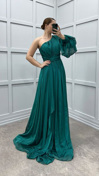 Verde Esmeralda De Una Sola Manga Hombro Y Cintura Detalle Rosa Diseño De Talla Grande Vestido De Talla Grande