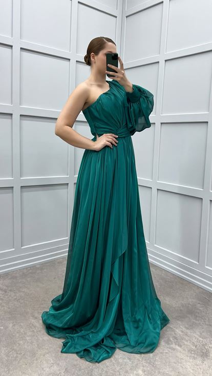 Verde Esmeralda De Una Sola Manga Hombro Y Cintura Detalle Rosa Diseño De Talla Grande Vestido De Talla Grande