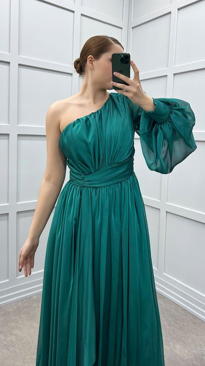 Verde Esmeralda De Una Sola Manga Hombro Y Cintura Detalle Rosa Diseño De Talla Grande Vestido De Talla Grande