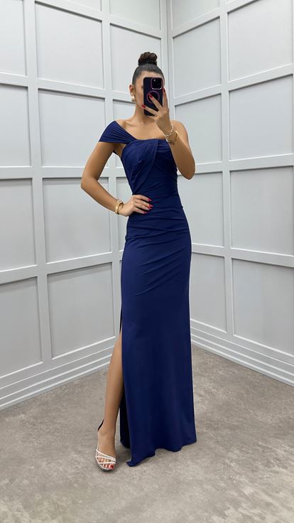 Abito monospalla blu navy con dettaglio sul busto