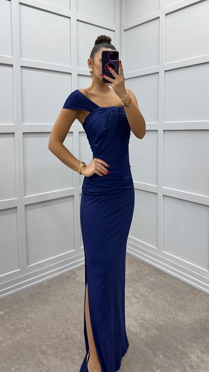 Abito monospalla blu navy con dettaglio sul busto