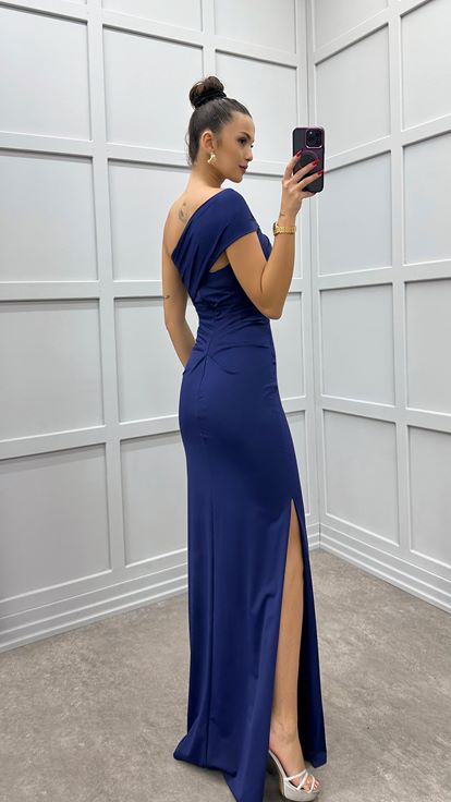 Abito monospalla blu navy con dettaglio sul busto