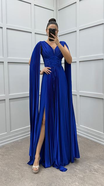 Saks Robe en satin plissé à la taille