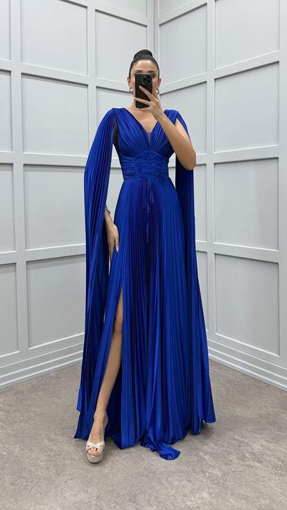 Abito in raso plissettato con dettagli in vita Saks