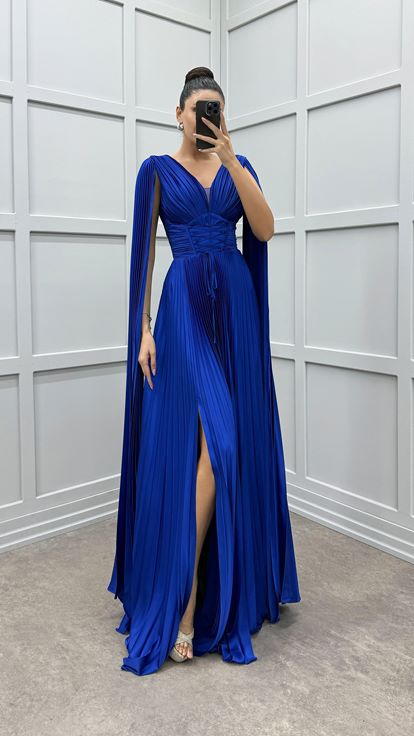 Abito in raso plissettato con dettagli in vita Saks